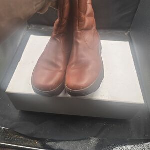 Chic Tan Leather‎ Boots